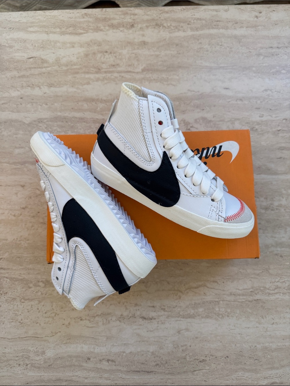 Nike Men’s White and Black High-Top Blazer Mid '77